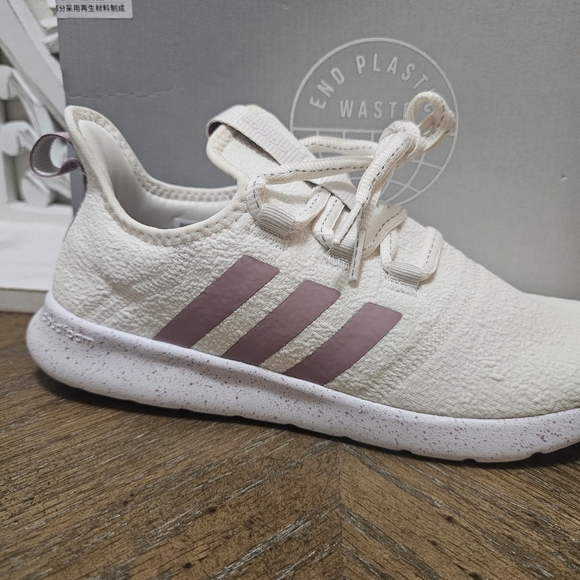 NEW Adidas sneakers size 9 w/box - Picture 2 of 7